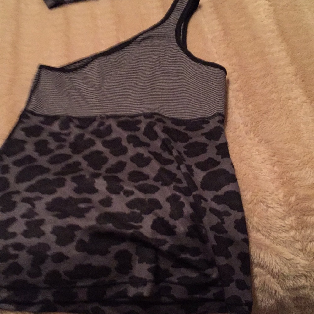 Lululemon - Picture 2 of 6